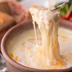 焼きたてパンと5種チーズフォンデュ （ポルタ手作りバケット付き）
