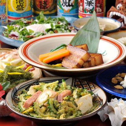 《豊富な種類の沖縄料理》