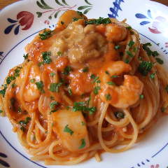 ウニのトマトクリームスパゲティ （えびとほたて入り）
