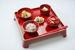 お食い初めのお膳もご用意できます コース料理の方にはサービス
