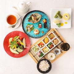 彩り10種のお惣菜×選べる10種野菜のサラダランチ