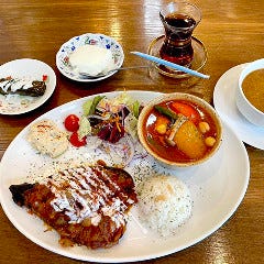 トルコのお母さんの味を楽しめる1番人気のランチセットです