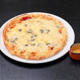 4種のとろけるチーズピッツァ