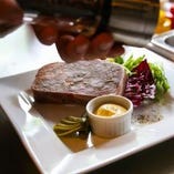 FRENCH COUNTRY-STYLE PATE　パテ・ド・カンパーニュ