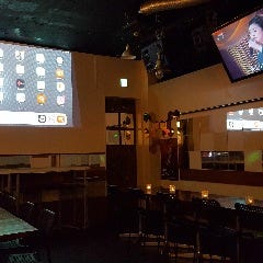 お気に入りの機材等を持ち寄れば少人数でのLIVE会場に早変わり！