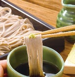 挽きたて　打ちたて　茹でたて
鳥元こだわりの三たて蕎麦です。