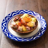 「タコとポテトのアヒージョ ガルシア風」スペイン ガリシア地方の名物 タコ料理をアヒージョで！ワインにぴったりの定番おつまみ♪