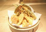 「揚げたてサクサク」 食感の 軽さが自慢の美味しい天ぷら！