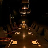 カーテンで区切る各種テーブル繋げて15名様までの宴会に最適