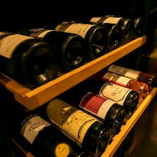 ワインを豊富にご用意しております。お好みのワインをお申し付けください