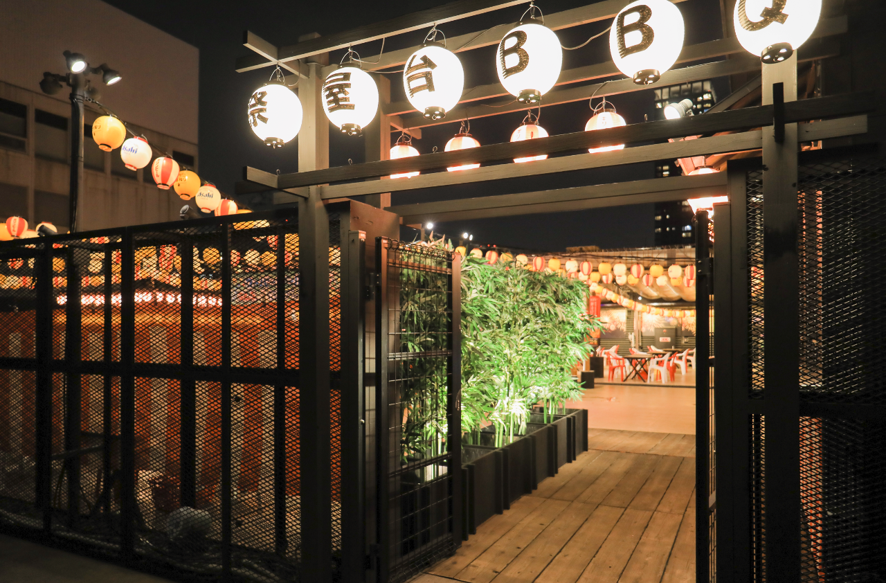 ビアガーデン 屋台 カウンター 祭屋台とBBQビアガーデン【屋上祭宴】天満橋屋上店（天満橋