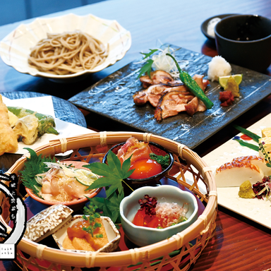 そばと天ぷら 石楽 大手町店_旬の食材を豊富に使用した料理と天ぷら、石臼挽き二八そばで〆る【石臼挽きコース】