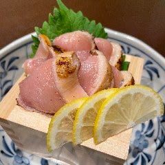 おすすめは「赤鶏のたたき」209円(税込)!赤字覚悟の商品!