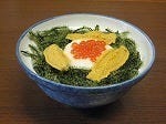 贅沢に海ぶどうを使用した海ぶどう丼