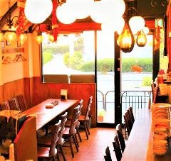 柔らかな雰囲気の店内。おしゃれな大人空間でランチがおすすめ。