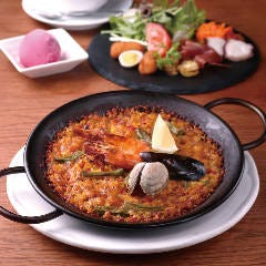 ランチでは一人前のパエリアを6種類ご用意。