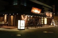 いつも賑わいを見せてます！ "外"のお席が人気ですよ！