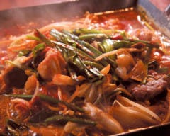 人気の旨辛鉄板鍋！ 330円(税込)/1人前※2人前より