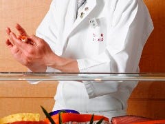 旬のネタを寿司職人が握る