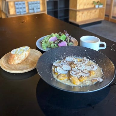 BONDS VILLAGE (ボンズビレッジ)_ほくほくかぼちゃのニョッキ 〜信州産キノコとポルチーニ茸のクリームソース〜