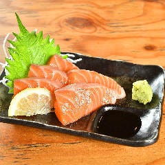 まぐろ刺し/サーモン刺し/ブリ刺し/かんぱち刺し/白身魚刺し（昆布締め）