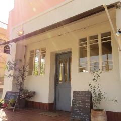eating cafe mame