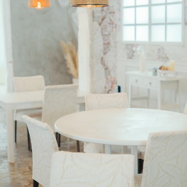 LUMINOUS CAFE_テーブル席（2～4名様×5卓）