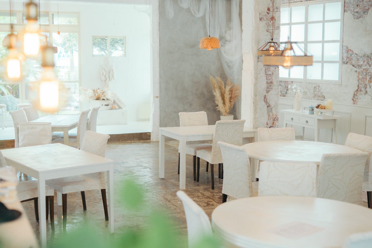 LUMINOUS CAFE