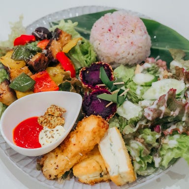 LUMINOUS CAFE_【ランチ】彩り野菜の沖縄プレート