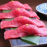 和牛の炙り肉寿司は絶対にお召し上がりください！！
