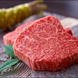 厚みのある極上の松阪牛ヒレ肉は店でおろしたわさびでシンプルに