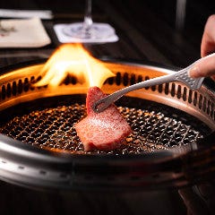 究極の肉は至高の赤ワインで オーナー厳選ワインを豊富にご用意