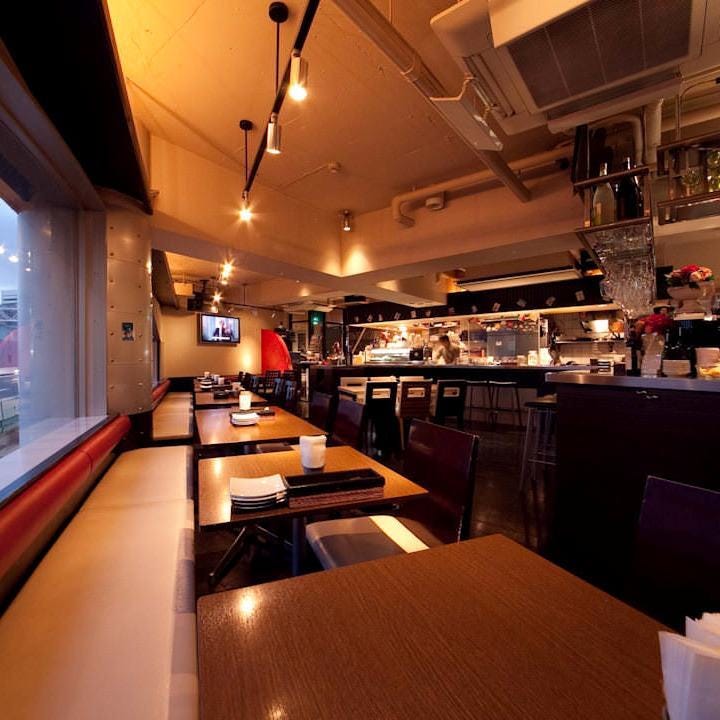 300円イタリアン居酒屋 ガーリックテーブル 横浜西口店 コース 横浜コスパgood イタリアン居酒屋 席のみ予約 絶景 窓際テーブル席もご用意可能 ぐるなび