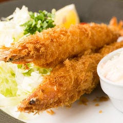 ぷりっぷりで食べ応えのある大海老フライは、男女年齢問わず人気