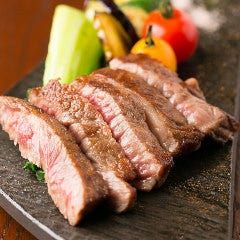 やわらかな特撰牛を、お好みの焼き加減で丁寧に焼き上げます