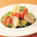 11．帆立貝と海老とトマトのサラダ、柚子ドレッシング