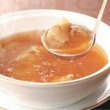 3．ふかのひれのスープ、金華ハム風味
