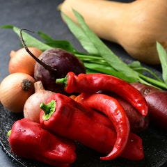 その時期に仕入れる季節の食材に合わせてコースを組み立てます