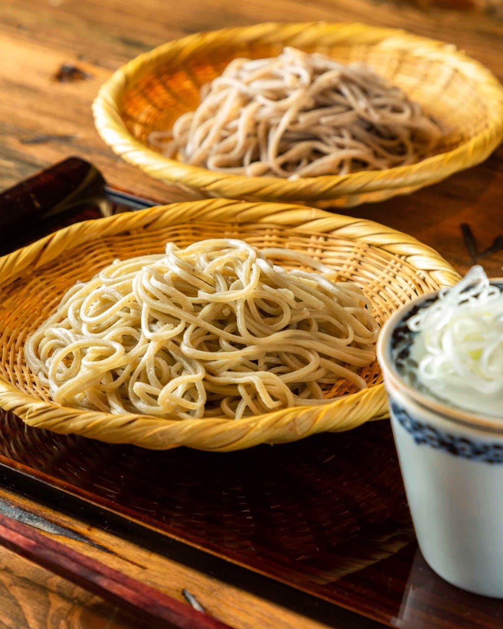 ザルに盛られたもりそば