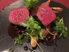 浦安でジビエ料理を食べれるのは当店のみ！ 画像は蝦夷鹿モモ肉