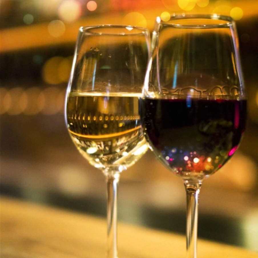 ソムリエセレクトのワインは常備40本以上そろえております