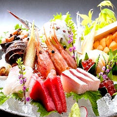 博多 表邸_玄界灘で獲れた鮮度抜群の海鮮！
お造りや煮付けなど多彩な一品でご堪能ください