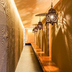 博多 表邸_【記念日のお祝いに】
事前のご予約で記念日プレートのご用意が可能です。大切な人へのサプライズにうってつけ！さらに、事前にご相談いただければケーキなどの持ち込みもOK！お客様にとって思い出に残る1日となるよう、スタッフ一同心を込めておもてなしいたします。