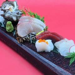 博多 表邸_【黒毛和牛炙り･お造り盛り会席】玄界灘産の鮮魚と黒毛和牛を堪能〜飲み放題120分〜[料理のみ:6,200円]