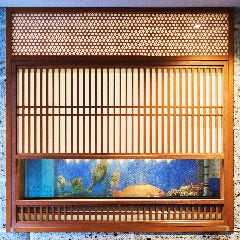 博多 表邸_店内生け簀からご提供
これ以上ない新鮮な海鮮をお届けいたします