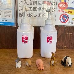 ご来店の際には皆さまに消毒をお願いしております。