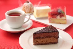 自社専属のパテシエが作ったケーキです