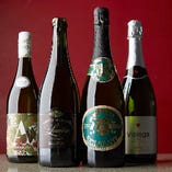 スパークリングワインはスパインのカヴァや山梨の甲州種を使用したものなど種類豊富