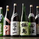 常連様に「バルらしくない」と言われるほど充実した日本酒のラインナップ。グラスでも四合瓶でも楽しめます