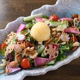 カシューナッツと彩り野菜のヘルシーサラダ
